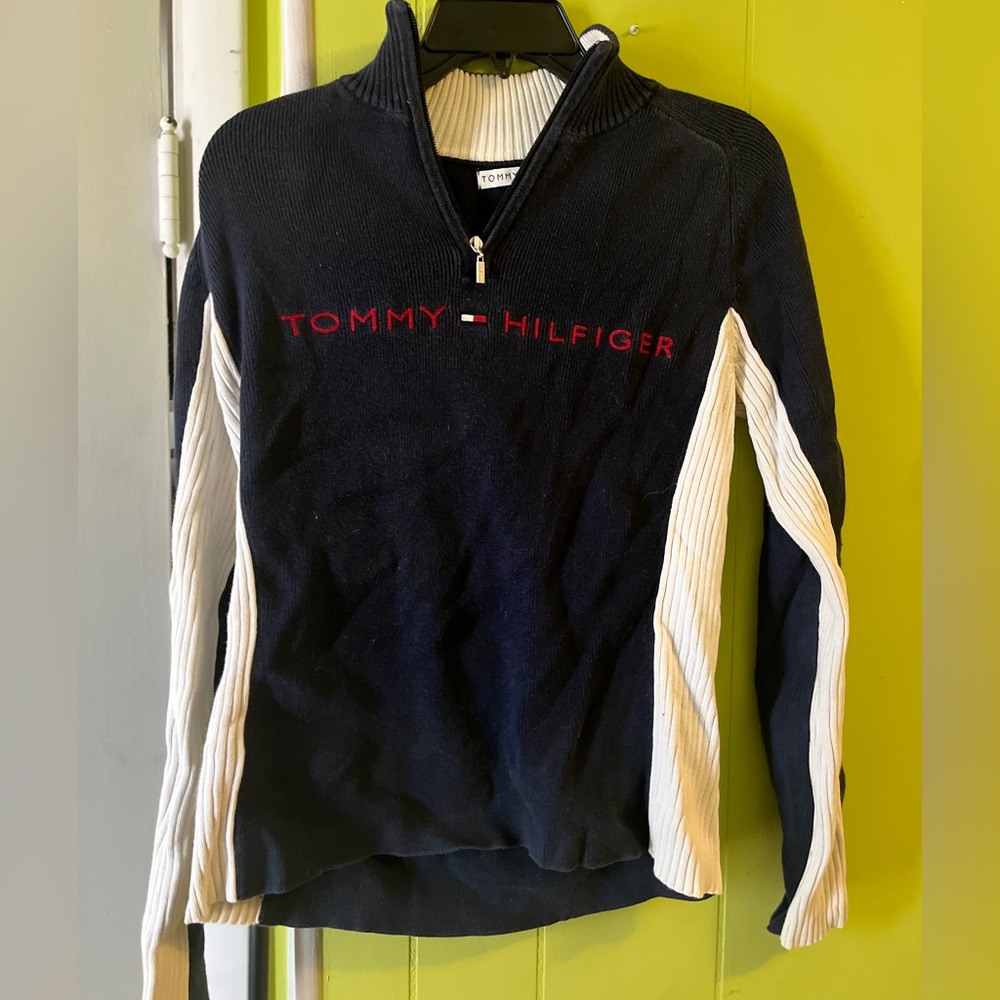 Tommy Hilfiger sweater Large blue and white rib crochet red logo